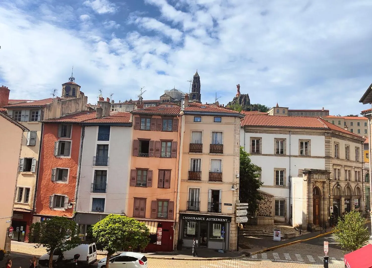 Le Paradis Cache Le Puy-en-Velay 0*,  France
